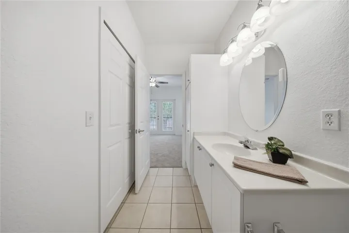 2nd primary bath with a walk in closet