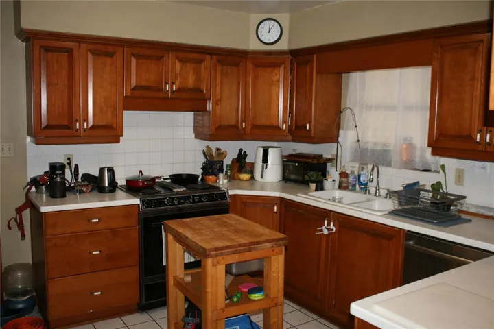 LOTS OF KITCHEN STORAGE