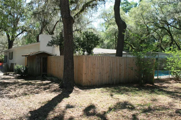 SIDE PRIVACY FENCE