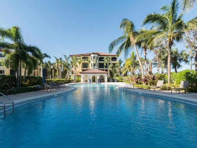 Community pool & spa