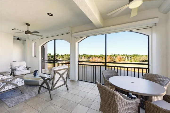 Private  screened Den balcony