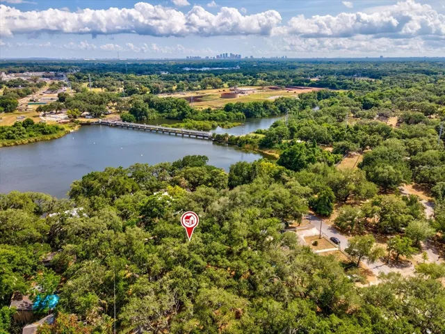 One block away from the property-Hillsborough river and Rowlett Park