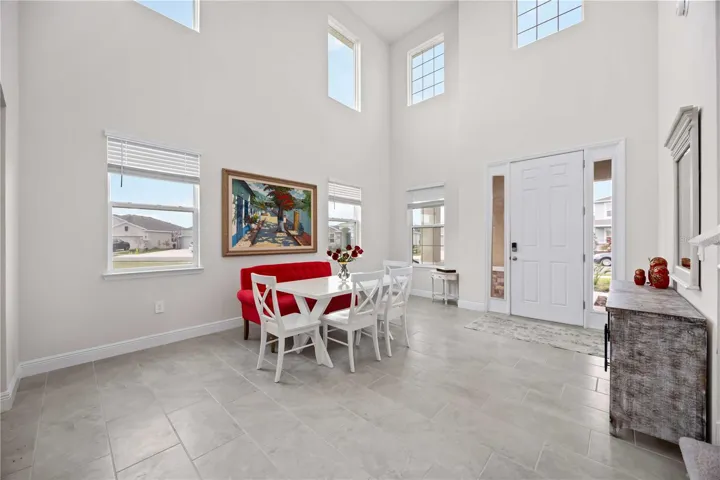 Light, Bright 2-story Entry