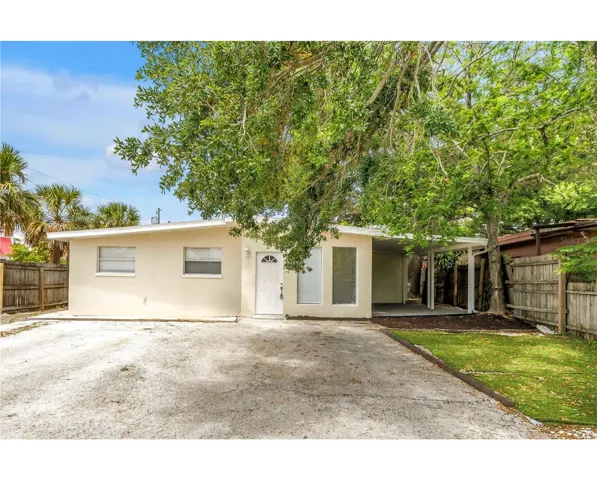 Main house and private driveway.