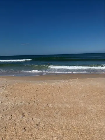 Minutes to Beach to collect those treasures