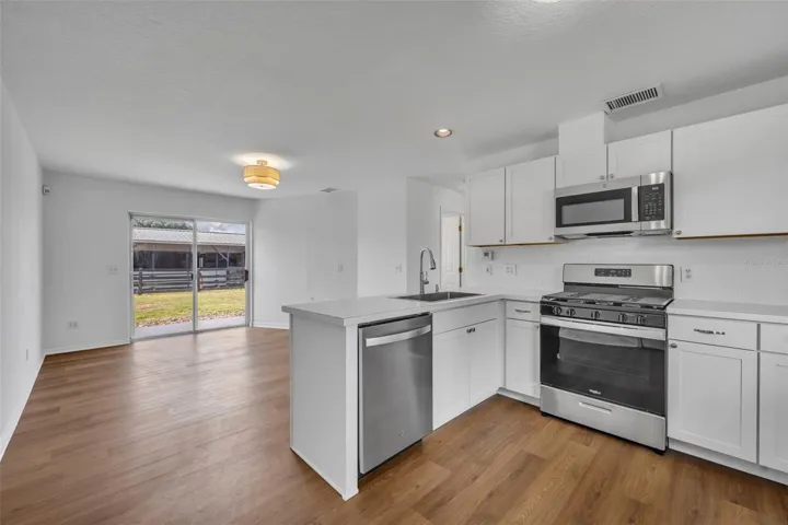 Fully renovated guest cottage!