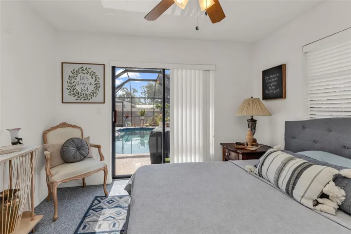 POOL BEROOM WITH WALK IN CLOSET