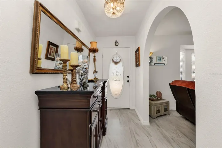 WELCOMING ENTRY AREA
