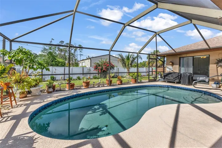 COOL POOL AND PRIVATE YARD