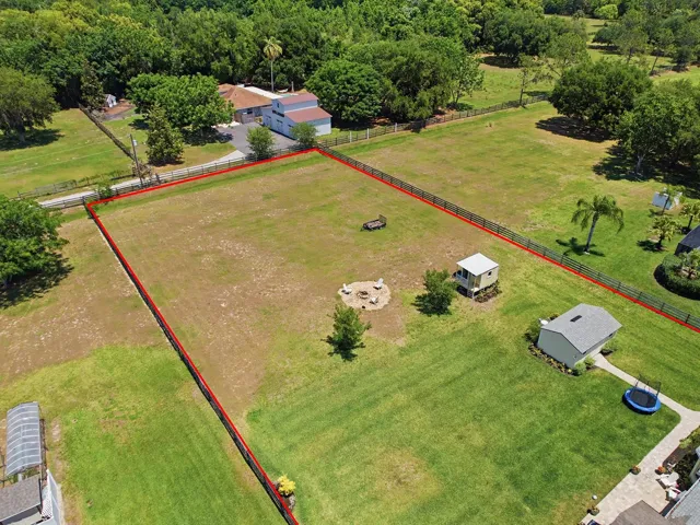 HUGE 1-Acre+ Fully Fenced Yard