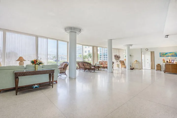 SOCIAL LOBBY