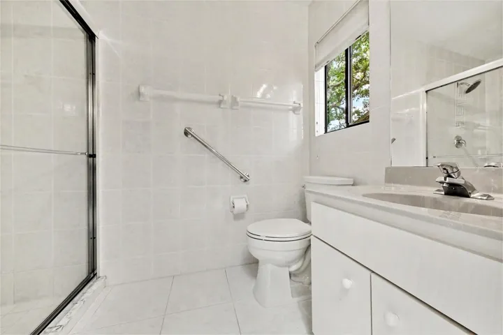 2 vanities | Walk-in Shower