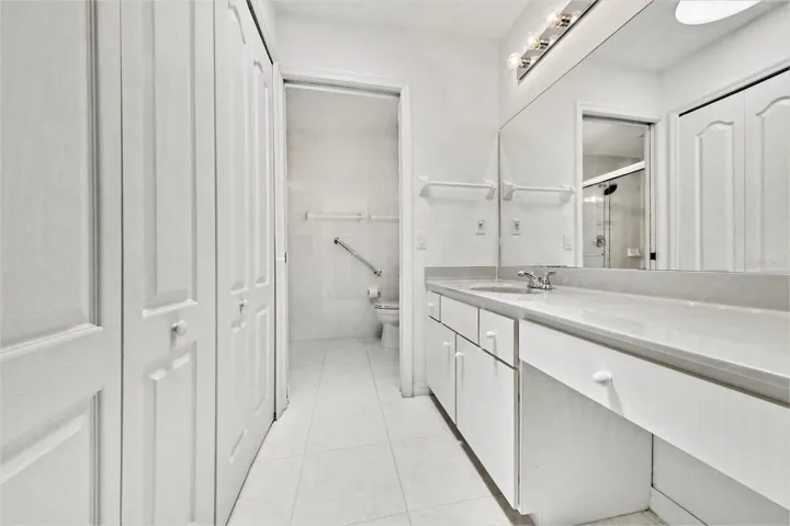 Walk-in Closet - Additional Closet
