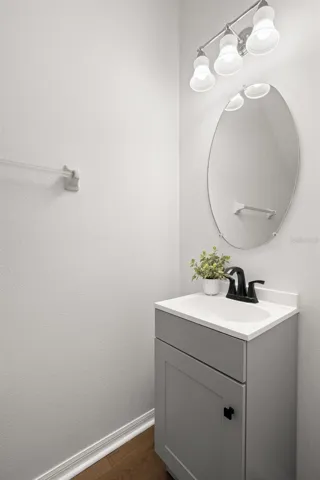 1/2 Bathroom