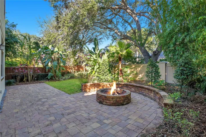 Backyard gas fire pit