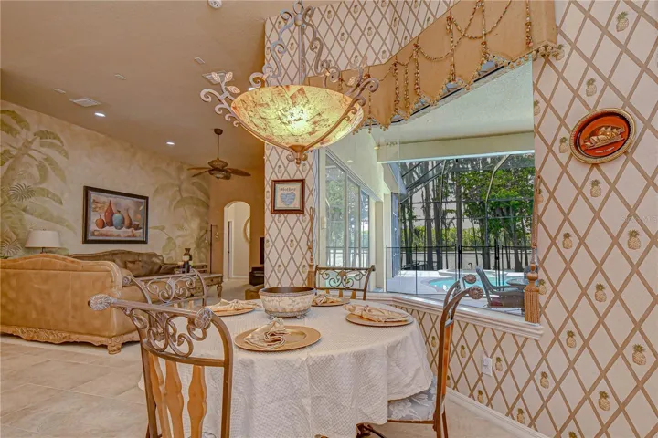 Dinette - Bay Window