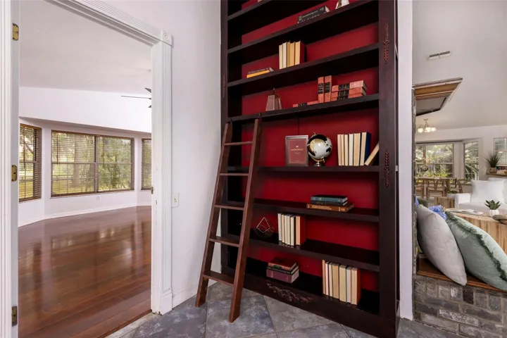 Built in Bookcase