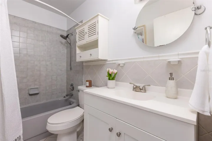 Guest Bathroom 2