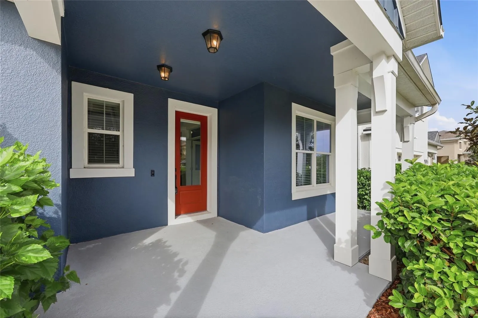 Covered Front Porch!