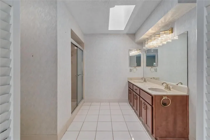 Primary Suite Bathroom