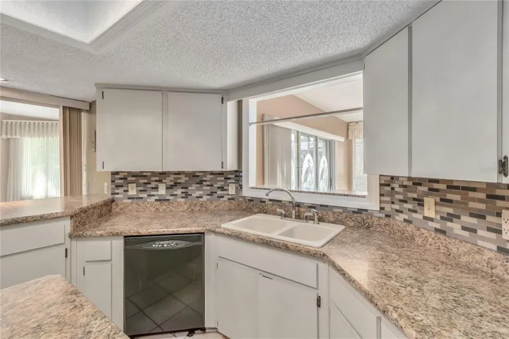 Pass through window into family/Florida room