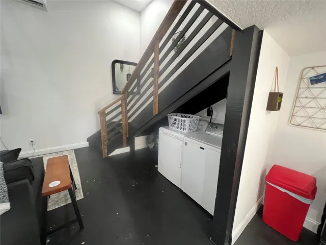 Laundry/dinette space