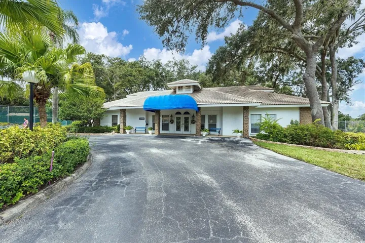 Garden Lakes clubhouse