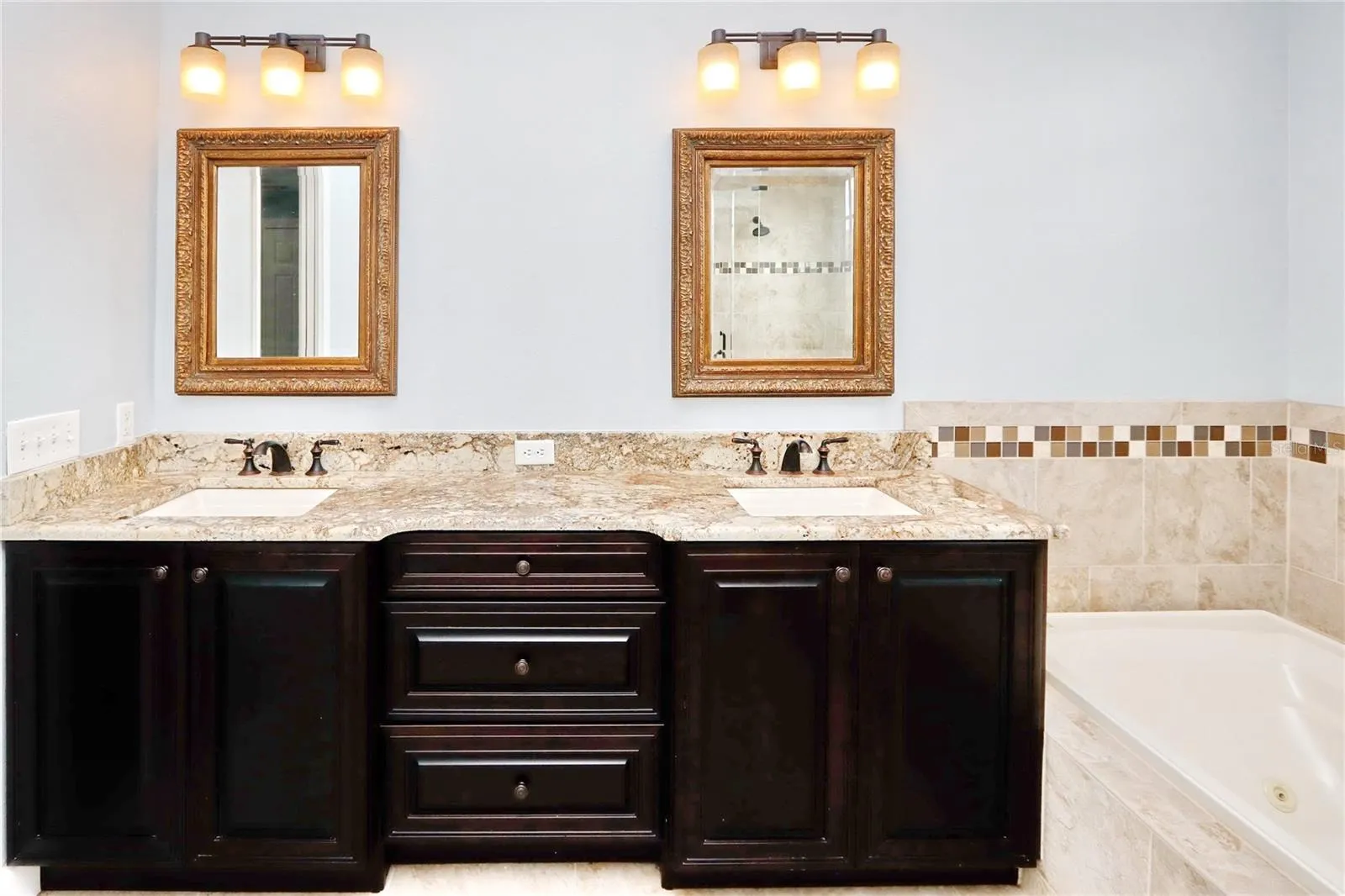PRIMARY EN-SUITE DOUBLE SINK VANITY