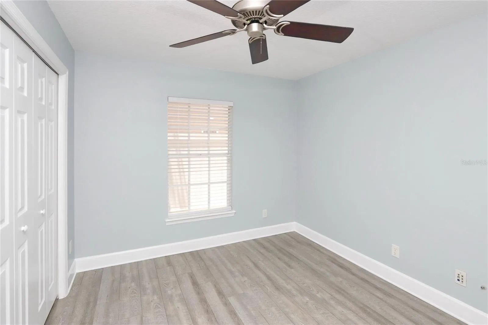 1ST LEVEL UNSTAGED BEDROOM