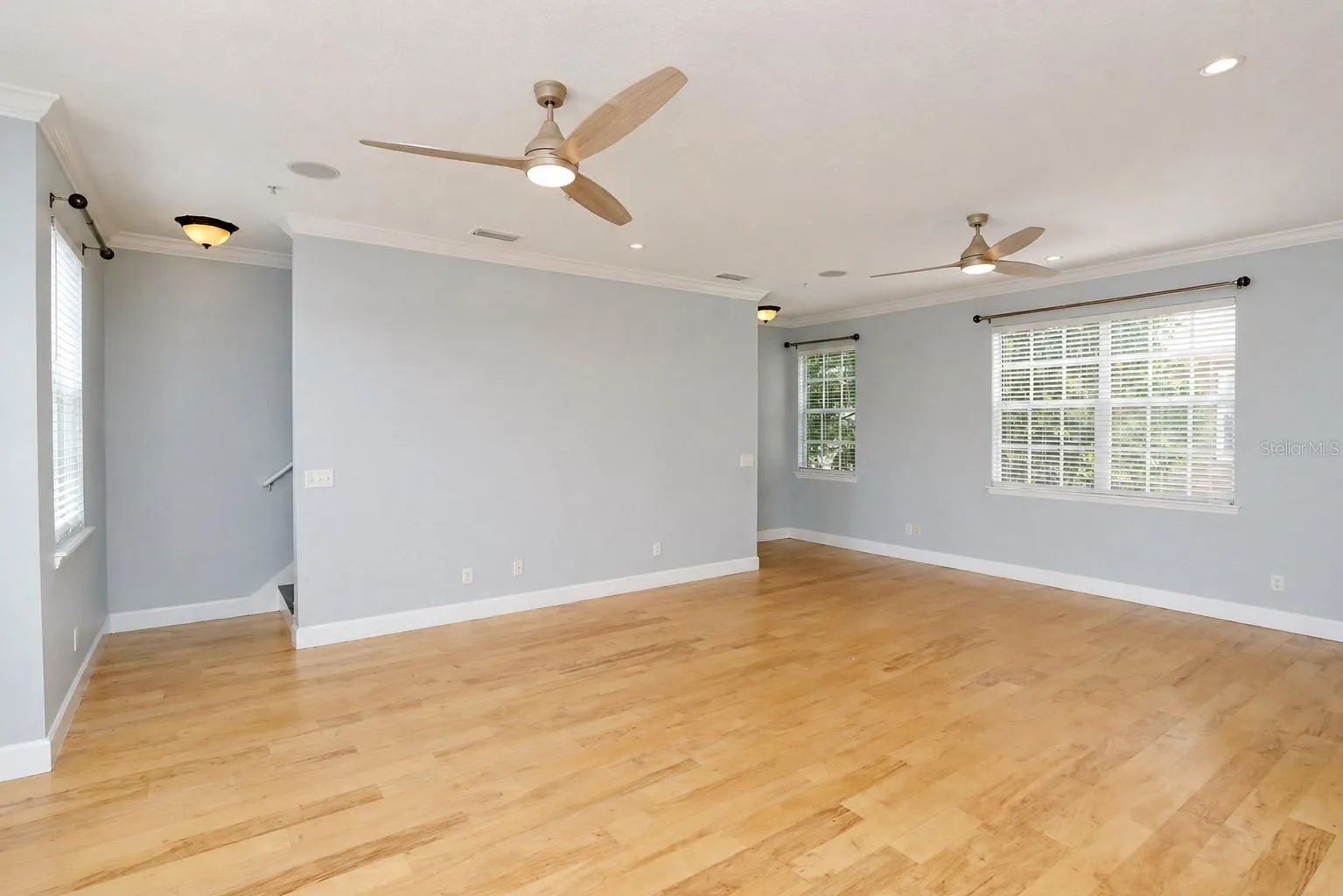 UNSTAGE LIVING ROOM