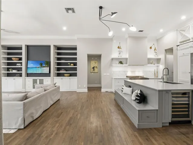 Kitchen & Family Rooms