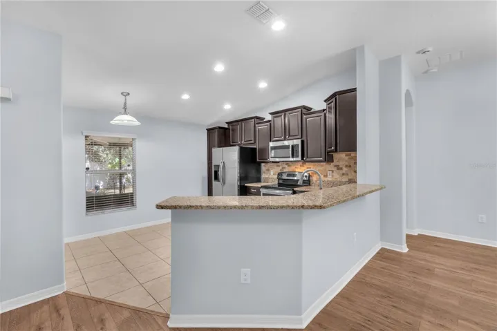 Kitchen breakfast bar