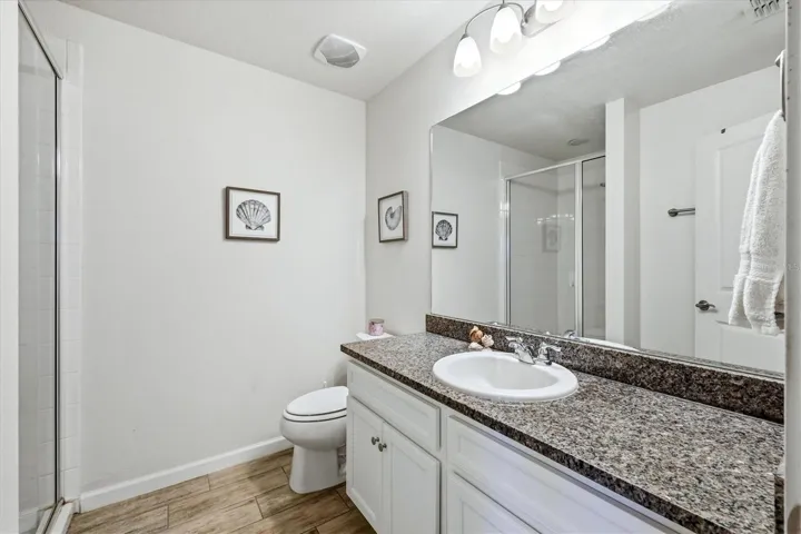 Upstairs bath with walk in shower