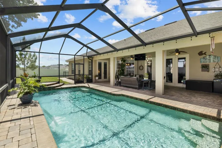 Screened enclosed pool