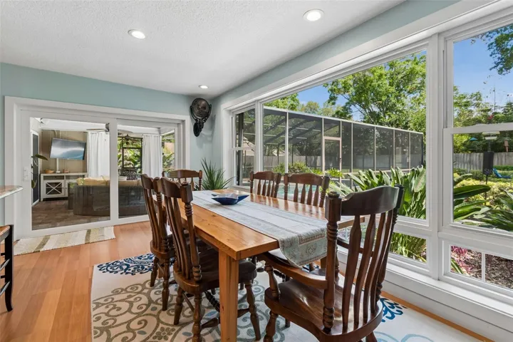 Eating Area in Kitchen w/Panoramic View