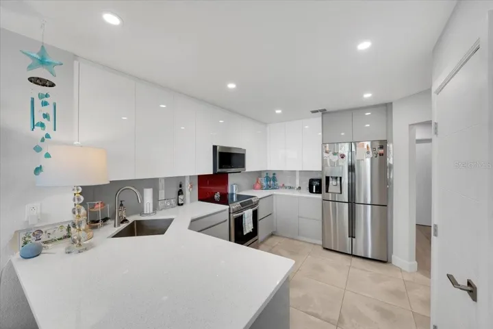 Kitchen area fully renovated with pantry, high grade SS appliances, quarts countertops, wood cabinetry with built in features!