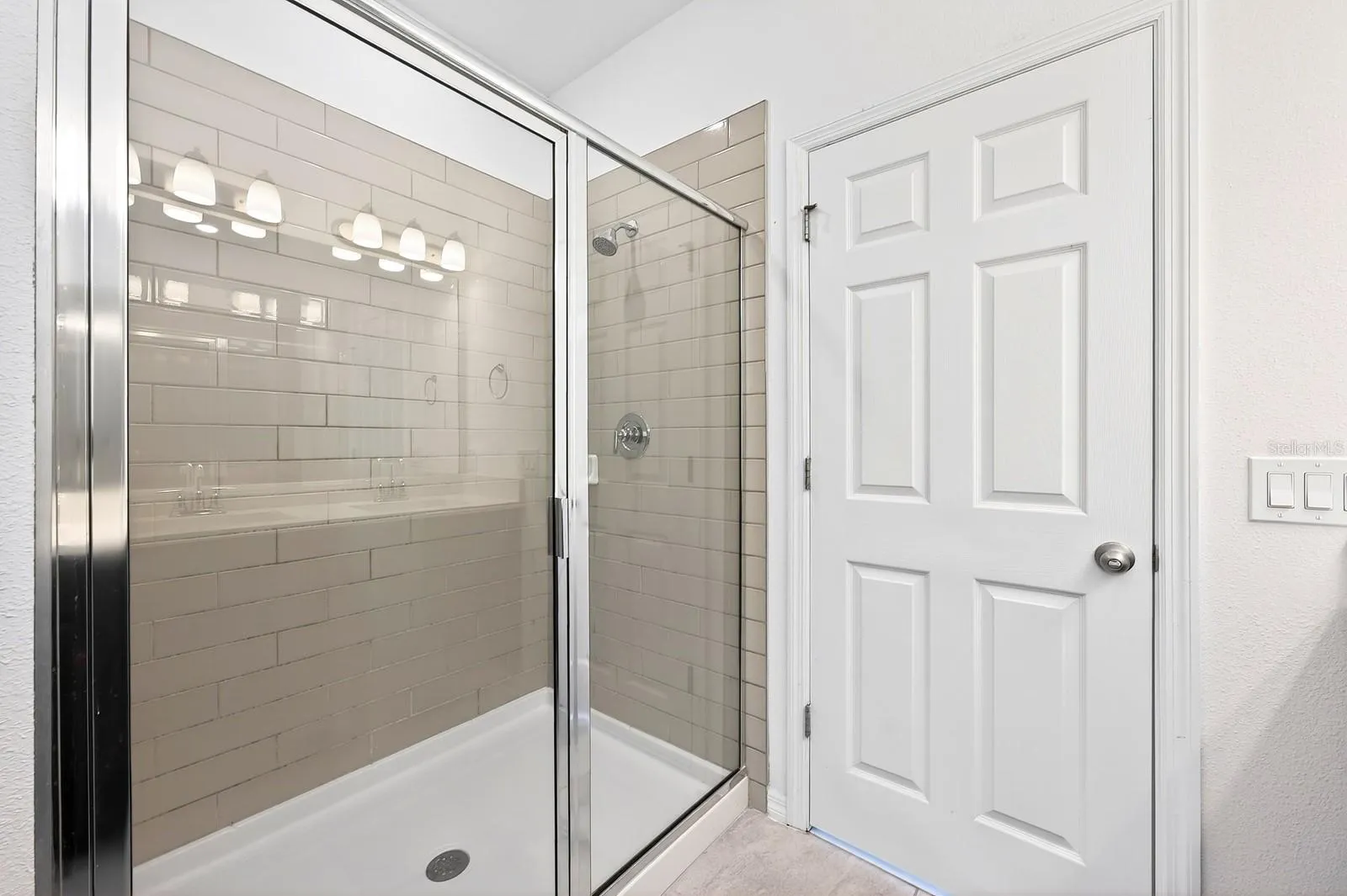 Primary en-suite bath.