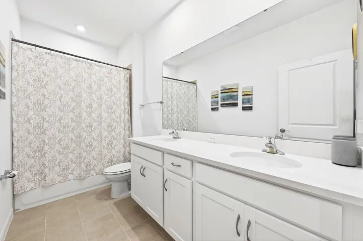 Full guest bath.