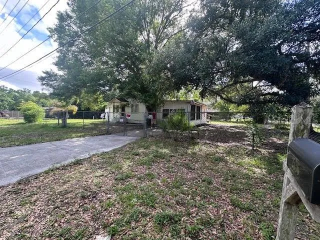Front Exterior_Driveway