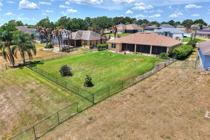 A split fence adds a sense of security in the backyard while still keeping the view to the lake open and uninterrupted.