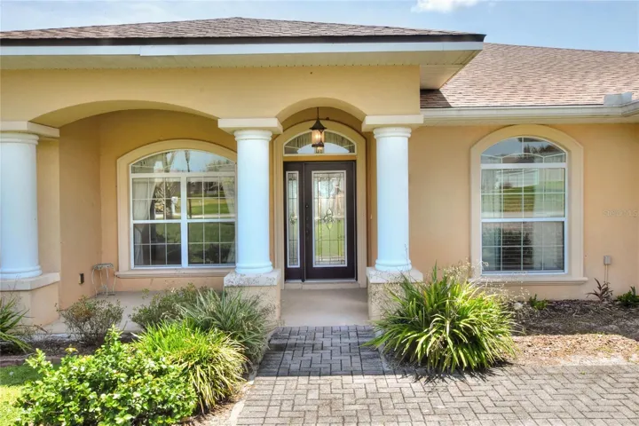 Now that you’ve had a quick glimpse of the lake through the home, let’s slow it down and take it room by room.
