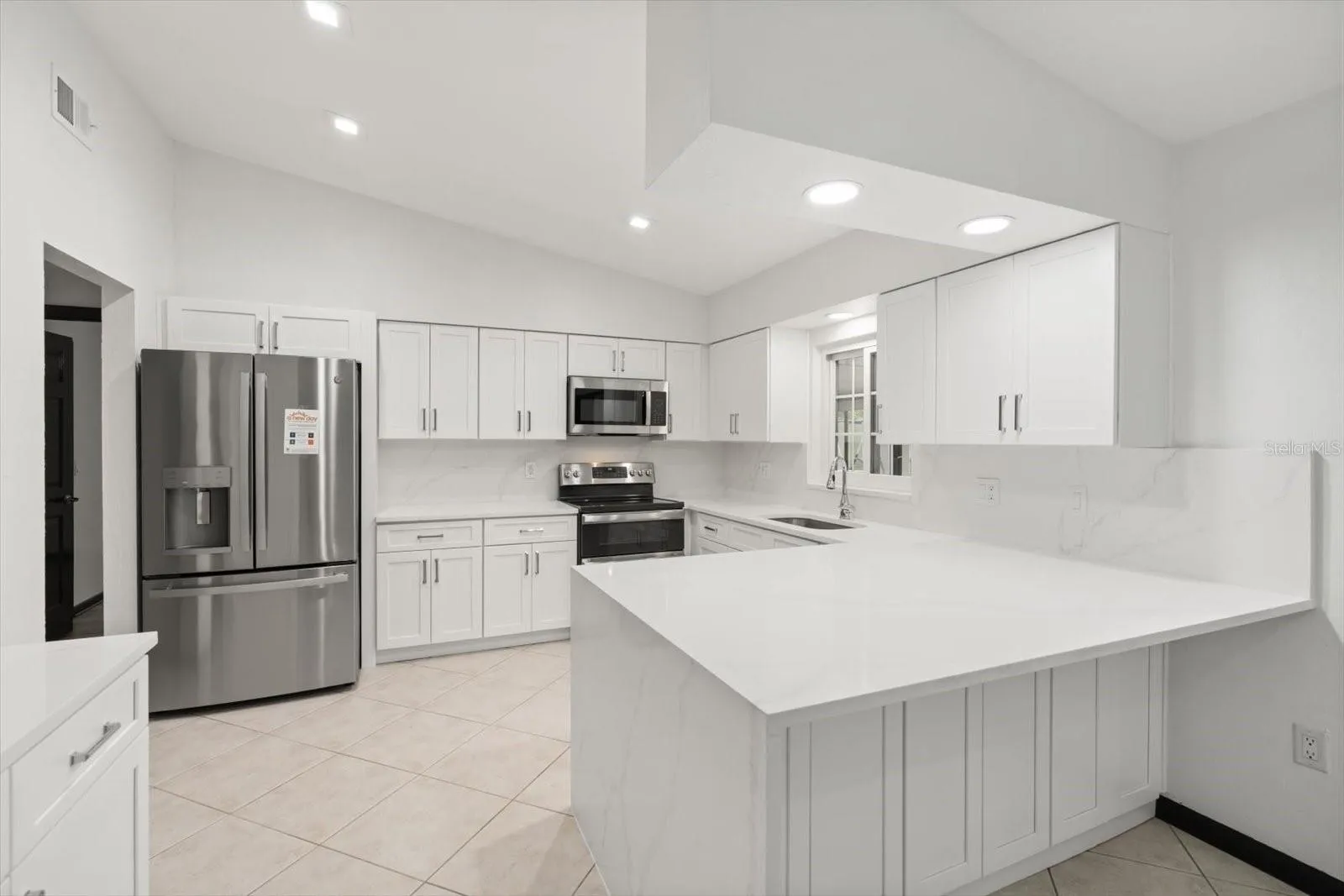 Light and bright kitchen
