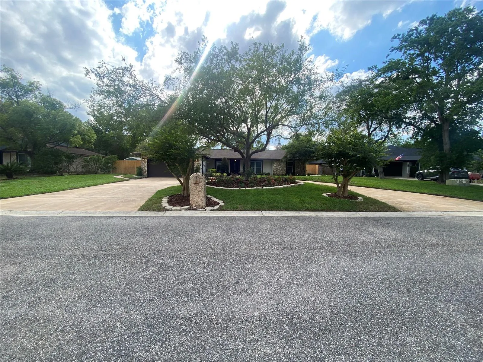 Beautiful, spacious green yard