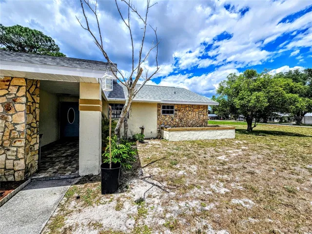 See what this house has to offer and begin living the relaxed life in Highlands County.
