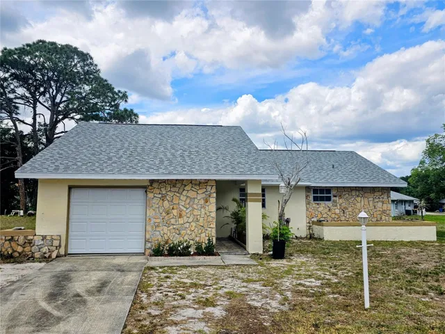 Welcome to your new home in Sun N Lake of Sebring.