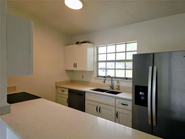 Wide counter to prep and serve your meals and treats.