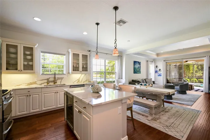 OPEN FLOOR PLAN