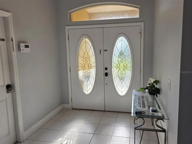 Foyer / Entrance