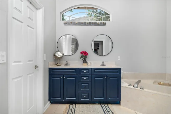 Primary Bathroom, Double Vanity
