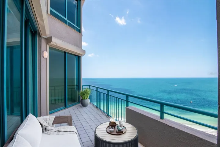 Virtually stage balcony